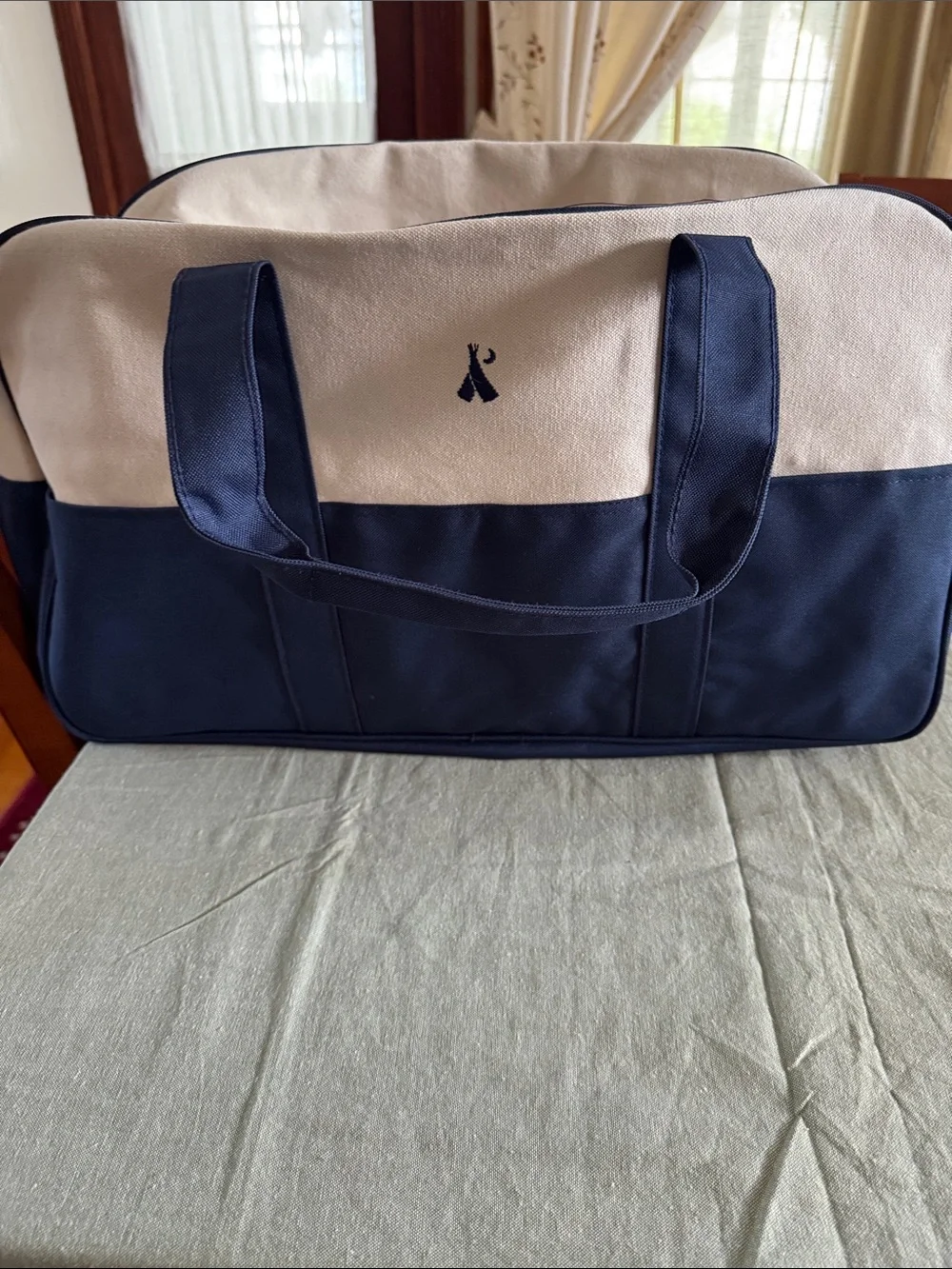 Vineyard Vines stylish navy